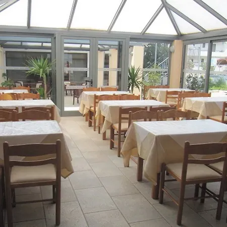 Cleopatra Superior Hotell 3*